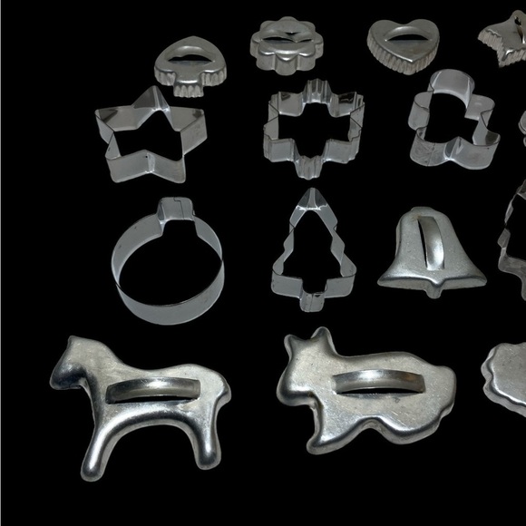 Vintage Aluminum Lot of 18 Cookie Cutters (CC1) - Picture 2 of 5